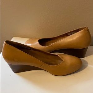 Vionic Antonia Wedge Pumps - Tan